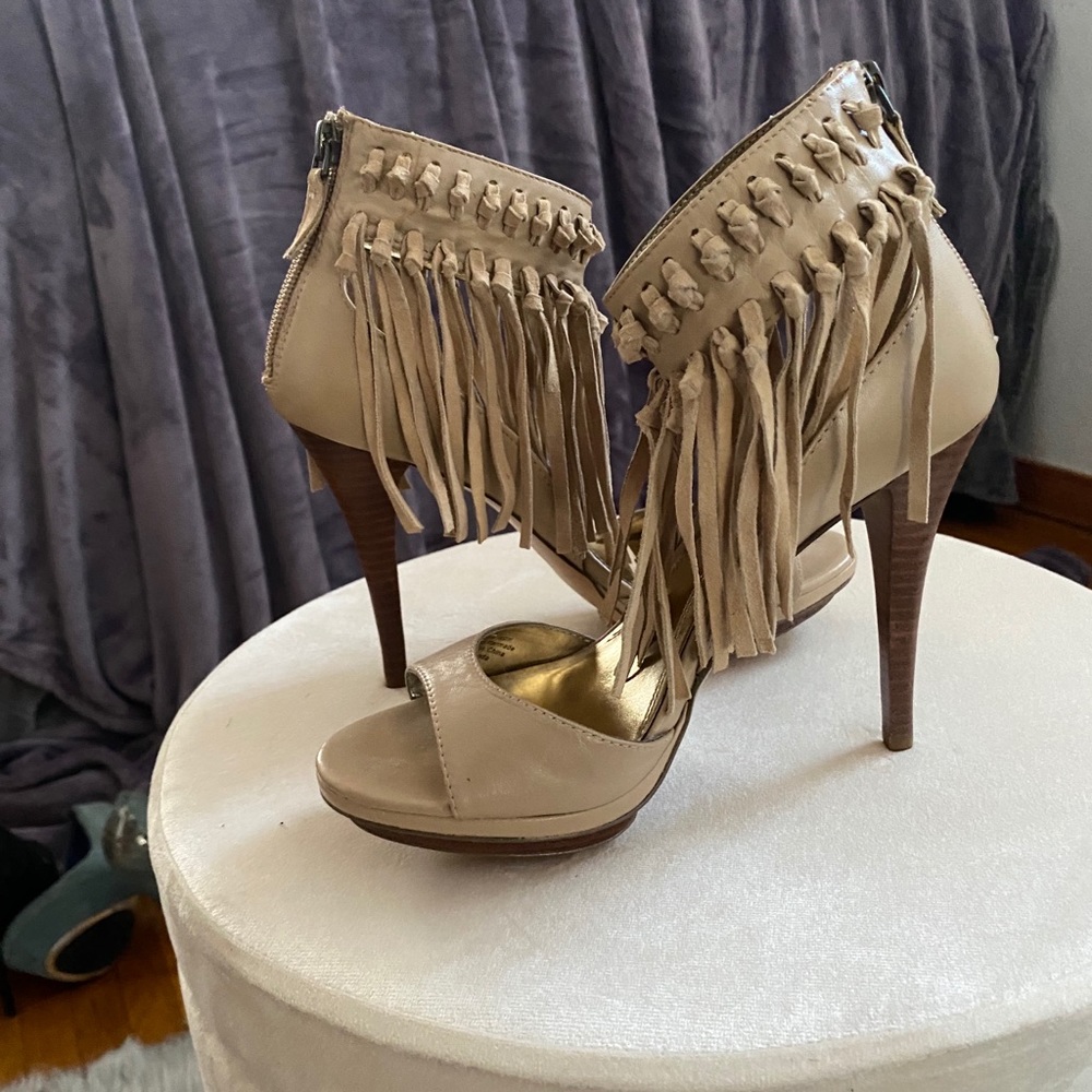 Carlos Falchi Nude fringe heels size 7-never worn